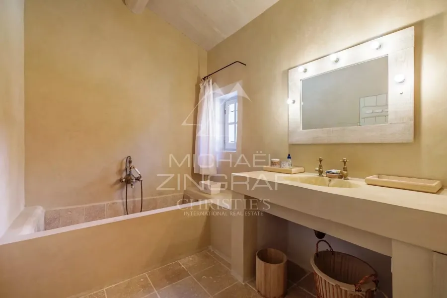 Roussillon - Charmante maison avec piscine - 9