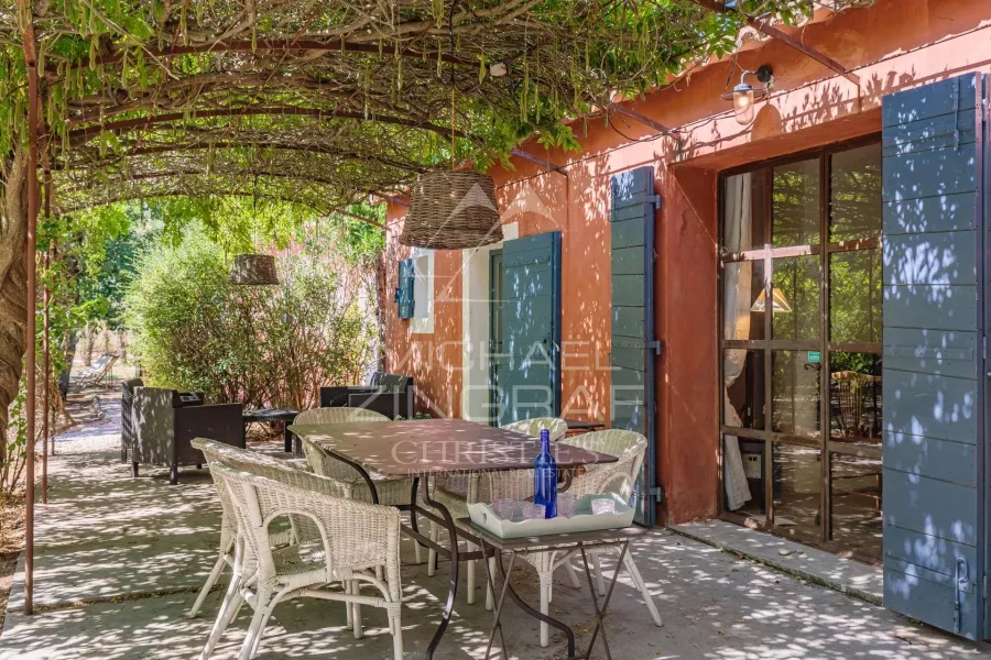 Roussillon - Charmante maison avec piscine