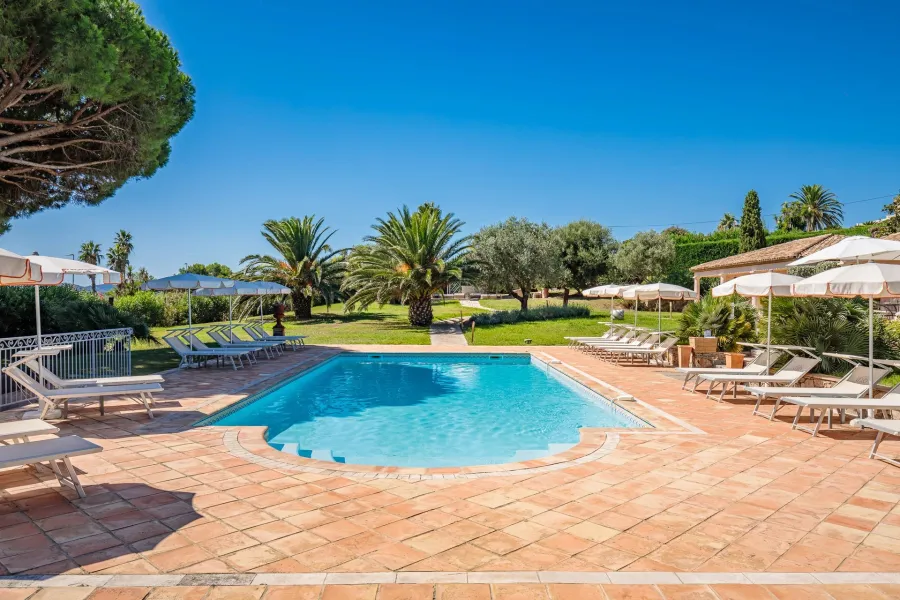Propriété de prestige face à la mer, à pied de la plage - 7