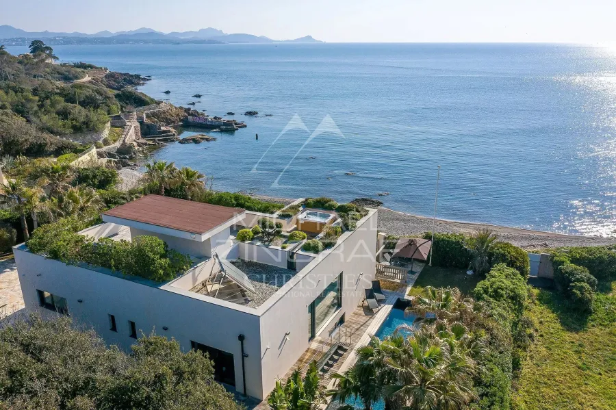 Proche Cannes - Villa moderne pieds dans l'eau - 4