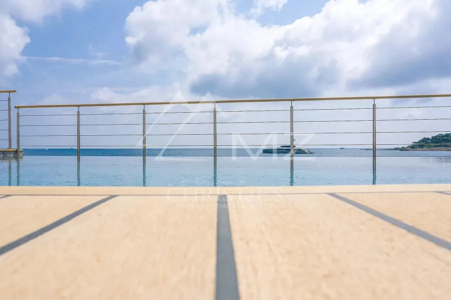 Cap d'Antibes - Exceptionnelle villa pieds dans l’eau - 9