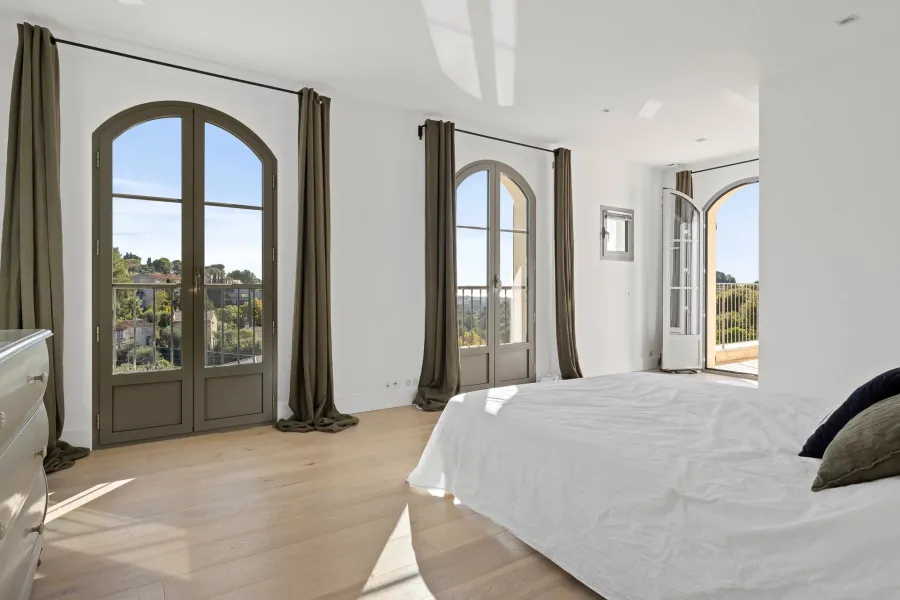 Quartier résidentiel, villa récente avec vue dégagée sur les collines et la mer - 6