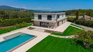 villa avec piscine à valbonne